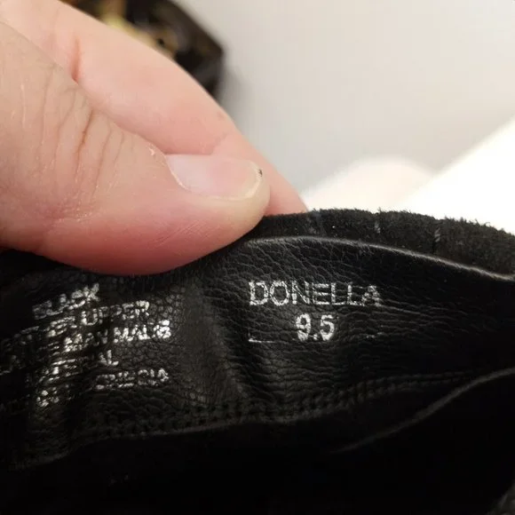 Fantastic Steve Madden Black Boots. Size 9.5. Woven Pattern. - Picture 5 of 7